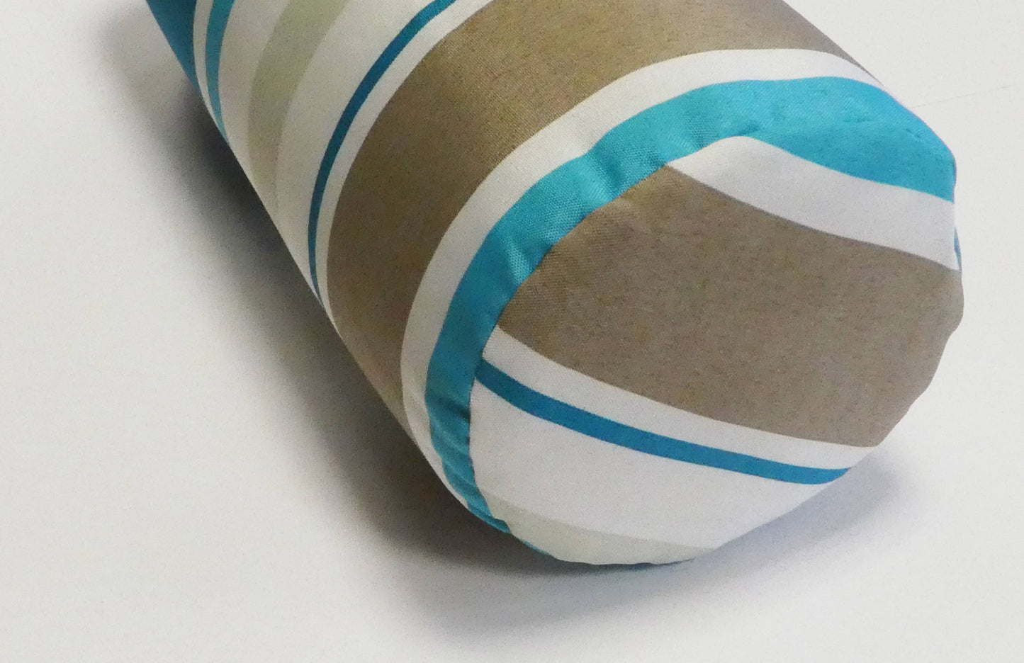 Kissenrolle Triumph gestreift